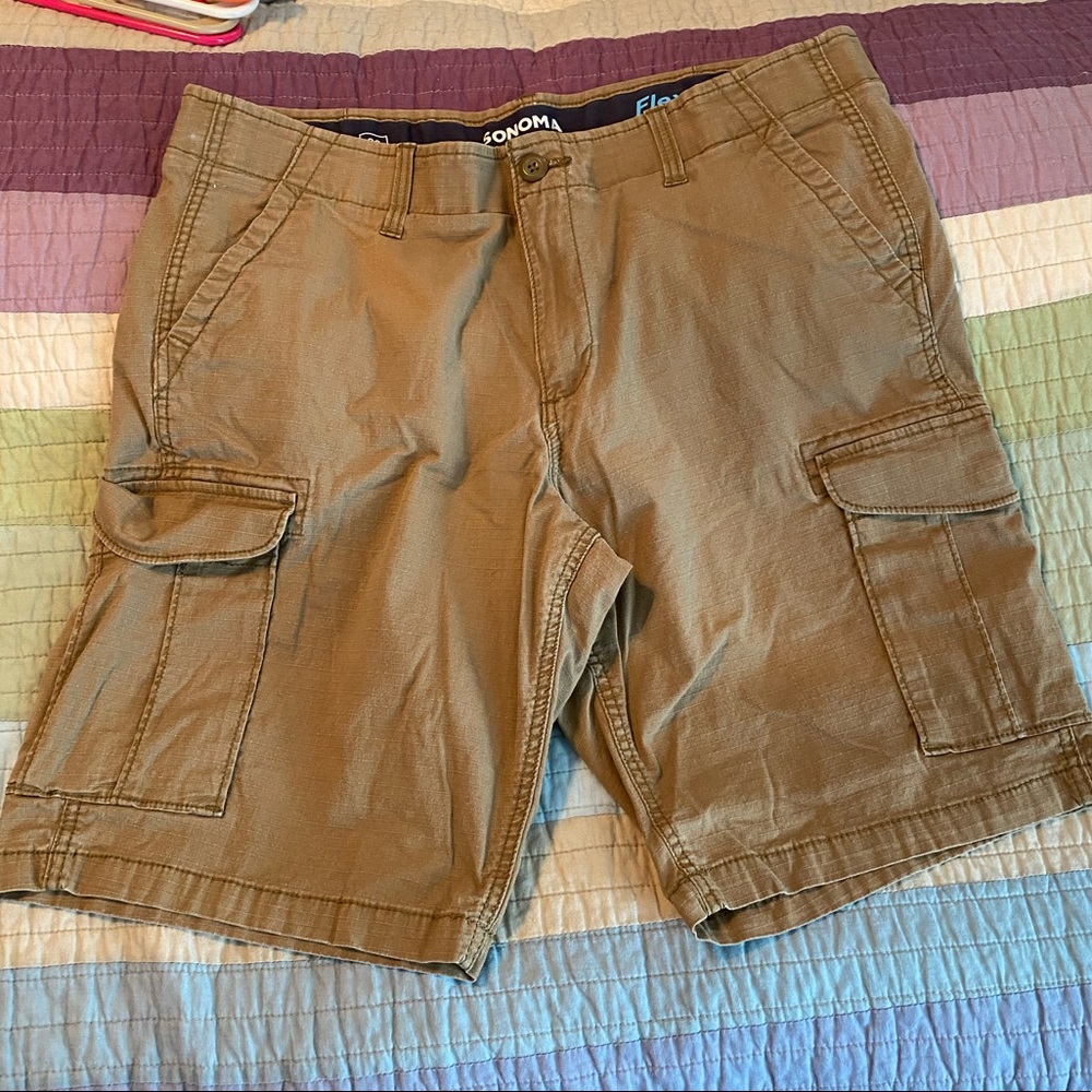 Sonoma flex wear size 36 mens dark khaki cargo shorts